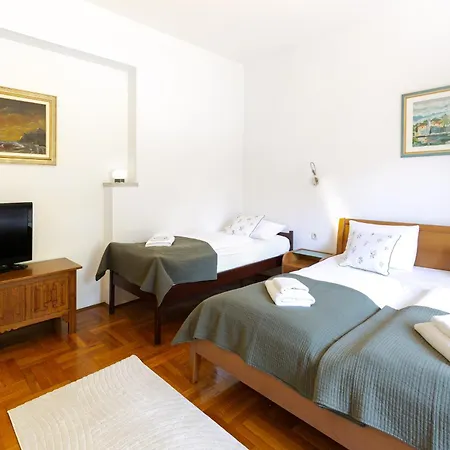 And Dobravac Rovinj